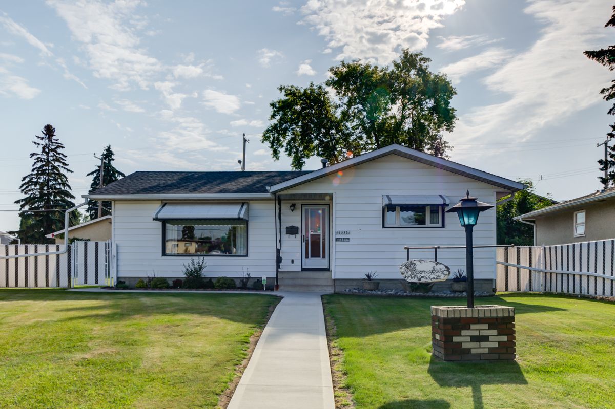 Main Photo: 13535 65 Street NW in Edmonton: Belvedere House for sale