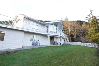 Photo 2: 37161 GLEN-NEISH Road in Abbotsford: Sumas Mountain House for sale : MLS®# R2335660