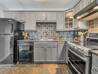 Photo 3: 202 1990 W 6TH Avenue in Vancouver: Kitsilano Condo for sale in "MAPLEVIEW PLACE" (Vancouver West)  : MLS®# R2827841