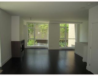 Photo 4: 2380 PINE Street in Vancouver: Fairview VW Townhouse for sale in "CAMERA" (Vancouver West)  : MLS®# V770685