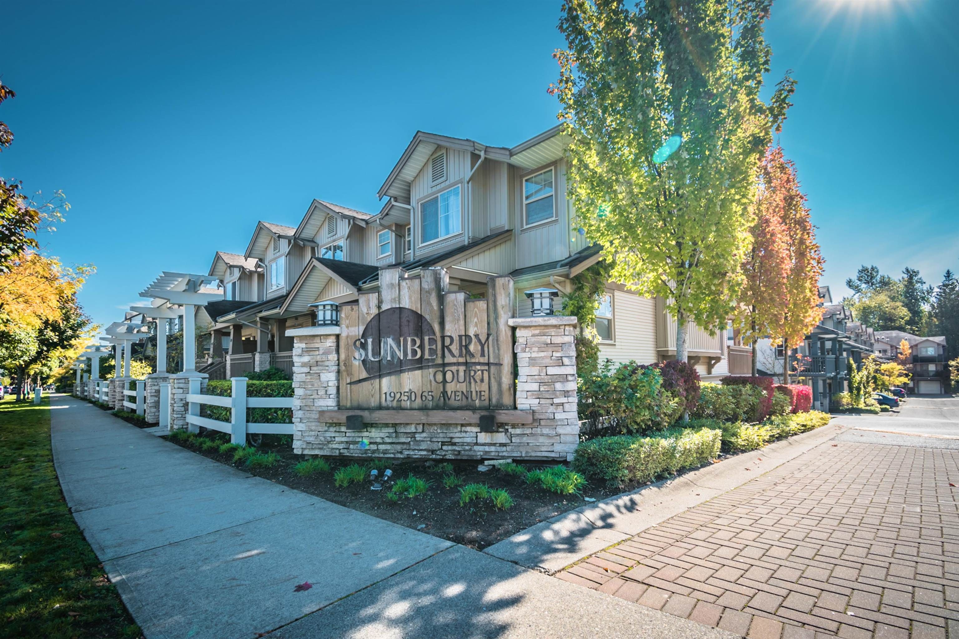 Main Photo: 72 19250 65 Avenue in Surrey: Clayton Townhouse for sale in "SUNBERRY COURT" (Cloverdale)  : MLS®# R2834522