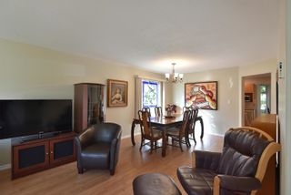Photo 13: 583 OCEANVIEW Drive in Gibsons: Gibsons & Area House for sale (Sunshine Coast)  : MLS®# R2743326