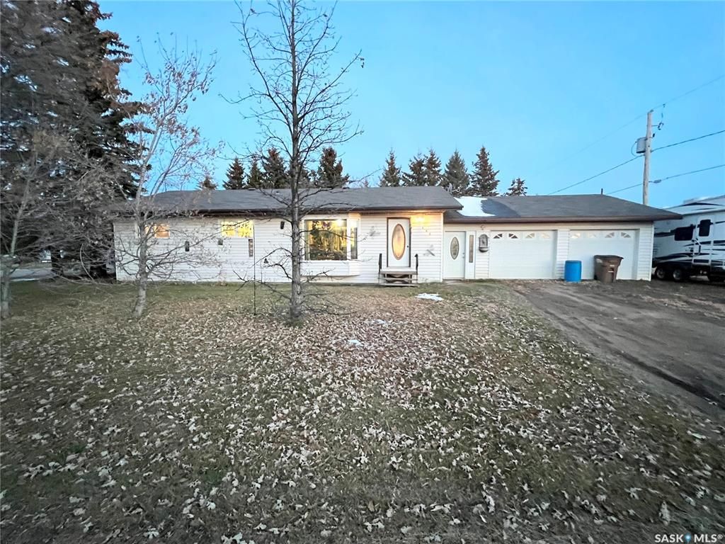Main Photo: 102 Delage Crescent in Arborfield: Residential for sale : MLS®# SK912038