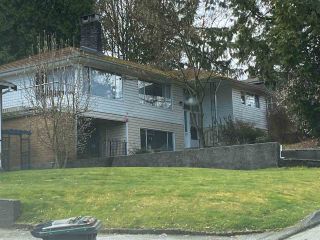 Photo 1: 28 MOUNT ROYAL Drive in Port Moody: College Park PM House for sale : MLS®# R2633079
