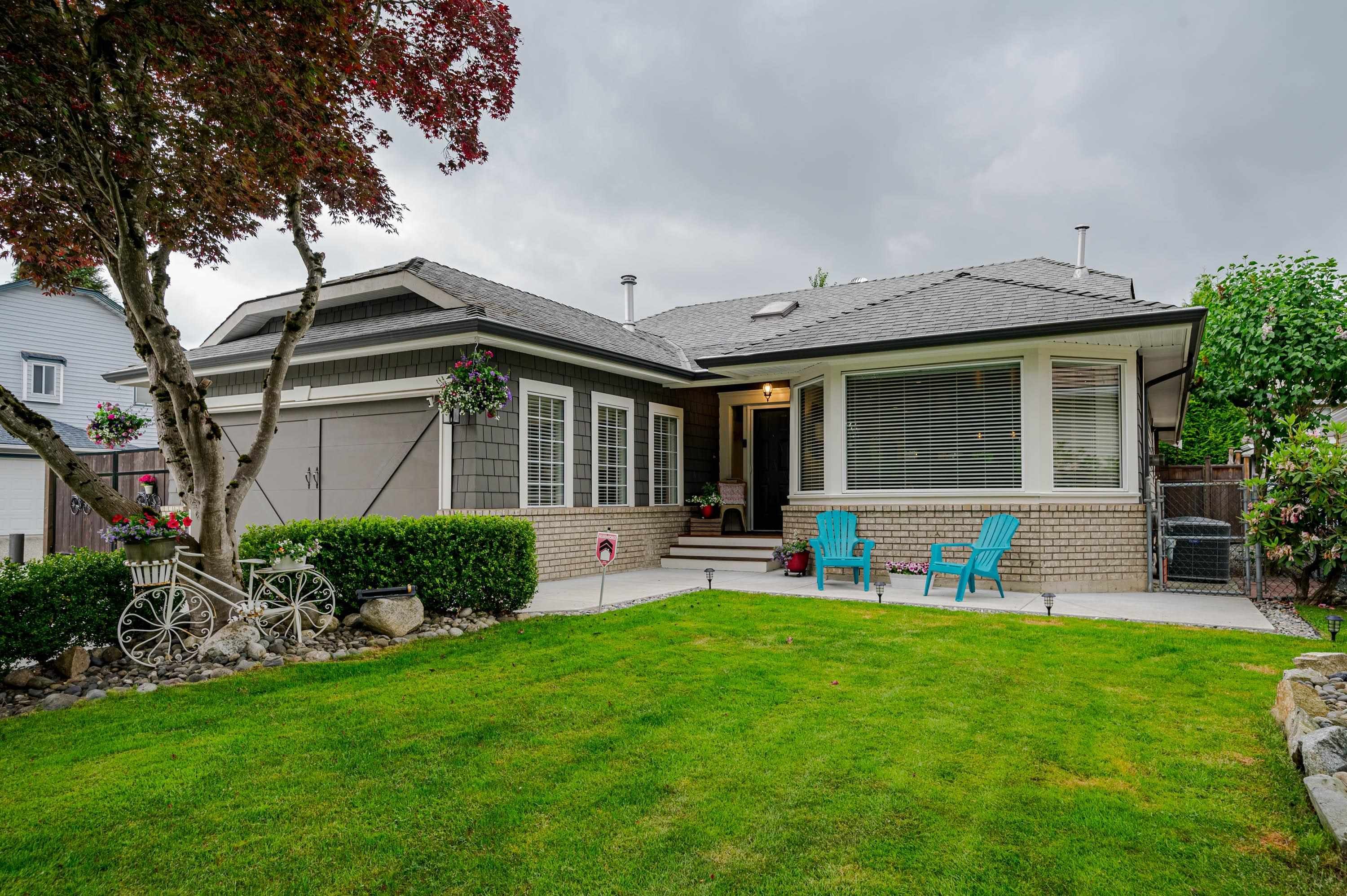 Main Photo: 19181 61A Avenue in Surrey: Cloverdale BC House for sale in "Bakerview" (Cloverdale)  : MLS®# R2780602