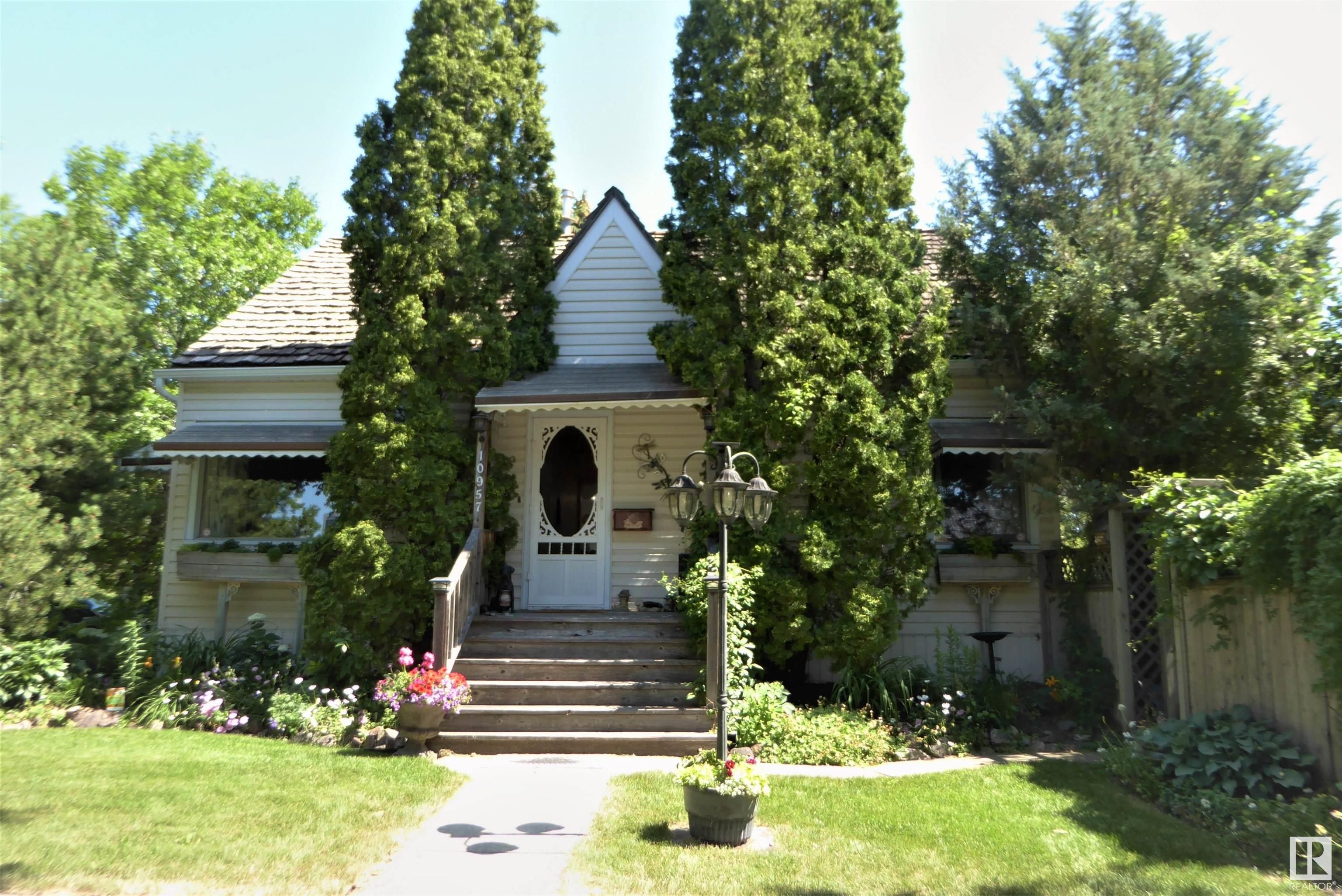Main Photo: 10957 140 Street in Edmonton: Zone 07 House for sale : MLS®# E4306383