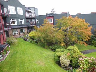 Photo 18: 401 2800 CHESTERFIELD Avenue in North Vancouver: Upper Lonsdale Condo for sale in "Somerset Green" : MLS®# R2116386