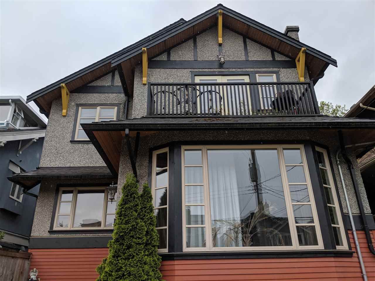 Main Photo: 3261 W 2ND AVENUE in Vancouver: Kitsilano 1/2 Duplex for sale (Vancouver West)  : MLS®# R2393995