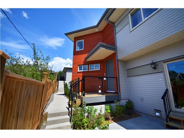Main Photo: 640 W 15TH Street in North Vancouver: Hamilton 1/2 Duplex for sale : MLS®# V1041139