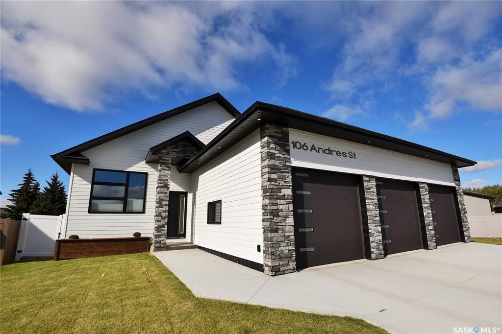 Main Photo: 106 Andres Street in Nipawin: Residential for sale : MLS®# SK911541