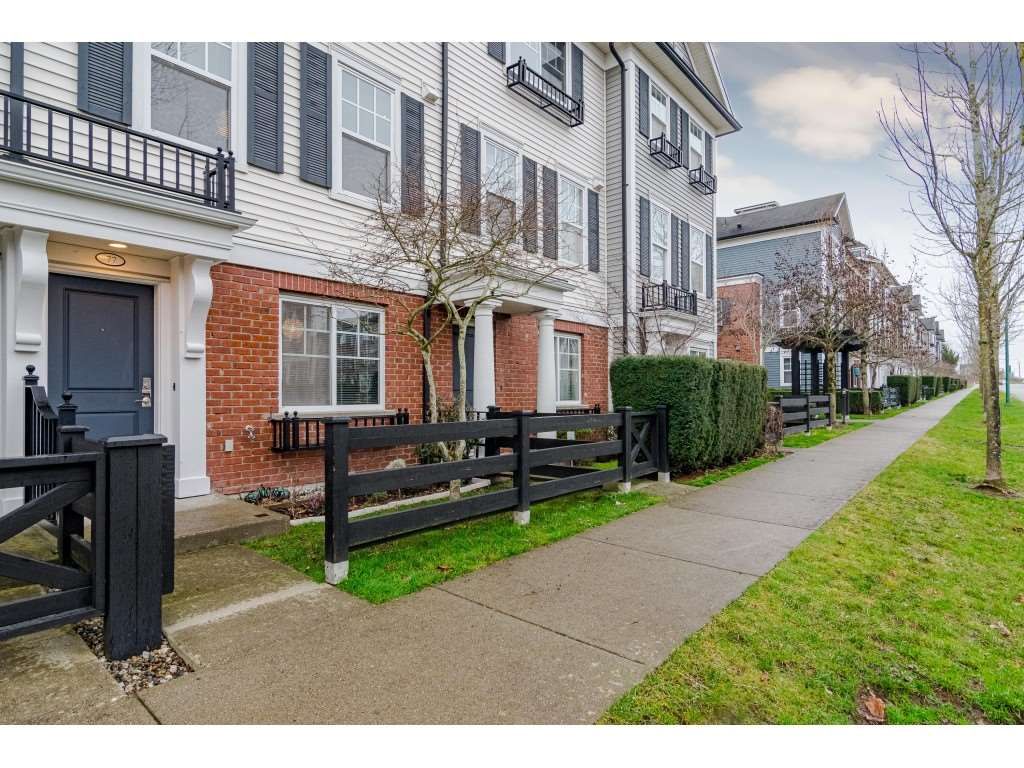 Main Photo: 77 18983 72A Avenue in Surrey: Clayton Townhouse for sale in "KEW" (Cloverdale)  : MLS®# R2425839
