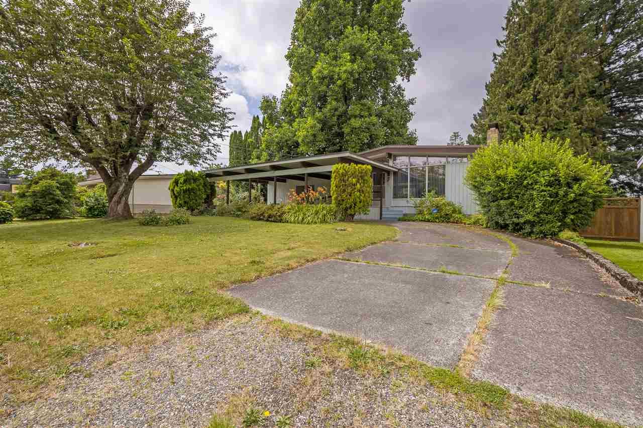 Main Photo: 8919 GLENWOOD Street in Chilliwack: Chilliwack W Young-Well House for sale : MLS®# R2385098