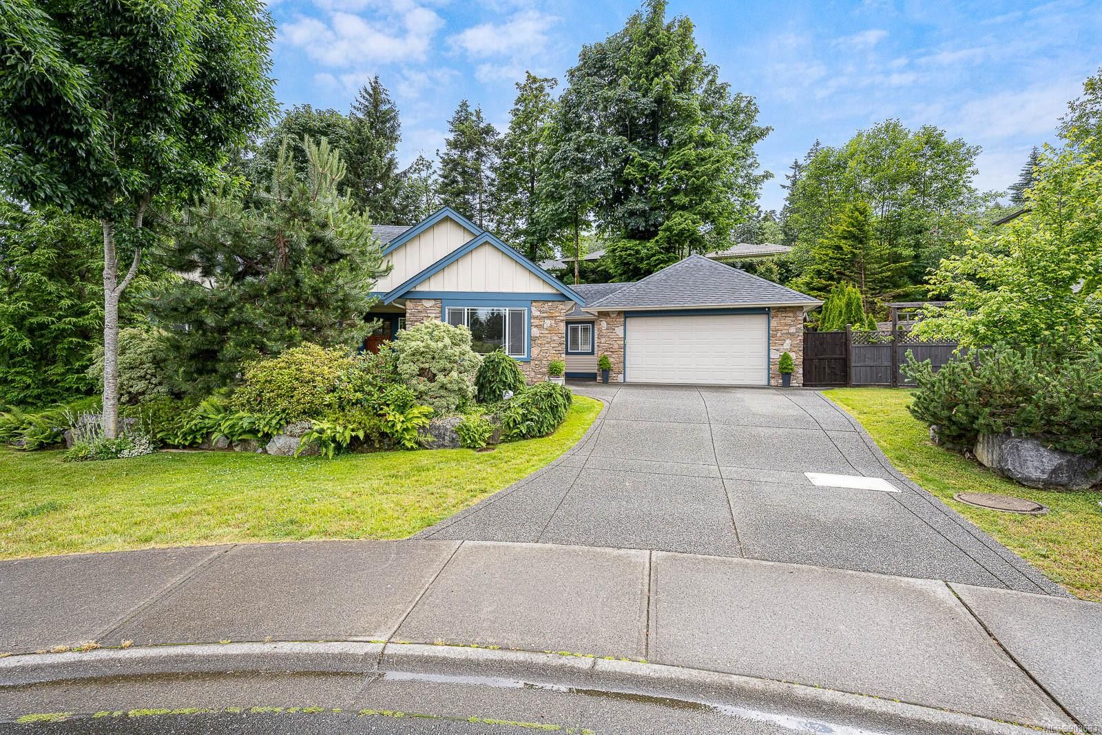 Main Photo: 11 Mitchell Rd in Courtenay: CV Courtenay City House for sale (Comox Valley)  : MLS®# 903683