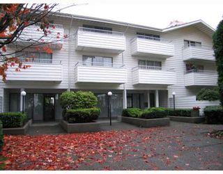 Photo 1: 319 707 8TH Street in New Westminster: Uptown NW Condo for sale in "THE DIPLOMAT" : MLS®# V793958
