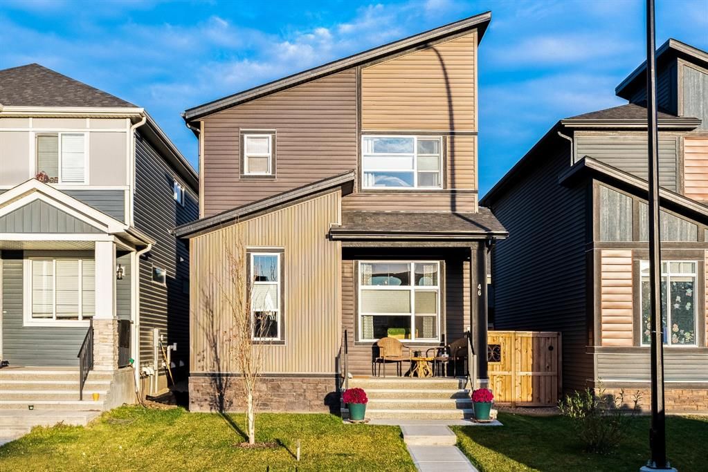 Main Photo: 46 Wolf Creek Manor SE in Calgary: C-281 Detached for sale : MLS®# A1152165