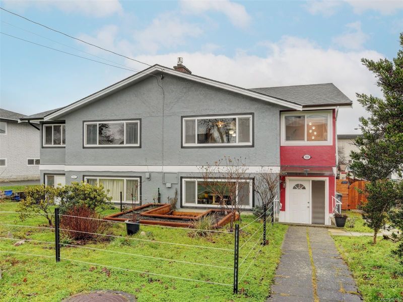 FEATURED LISTING: 910 Shearwater St Esquimalt