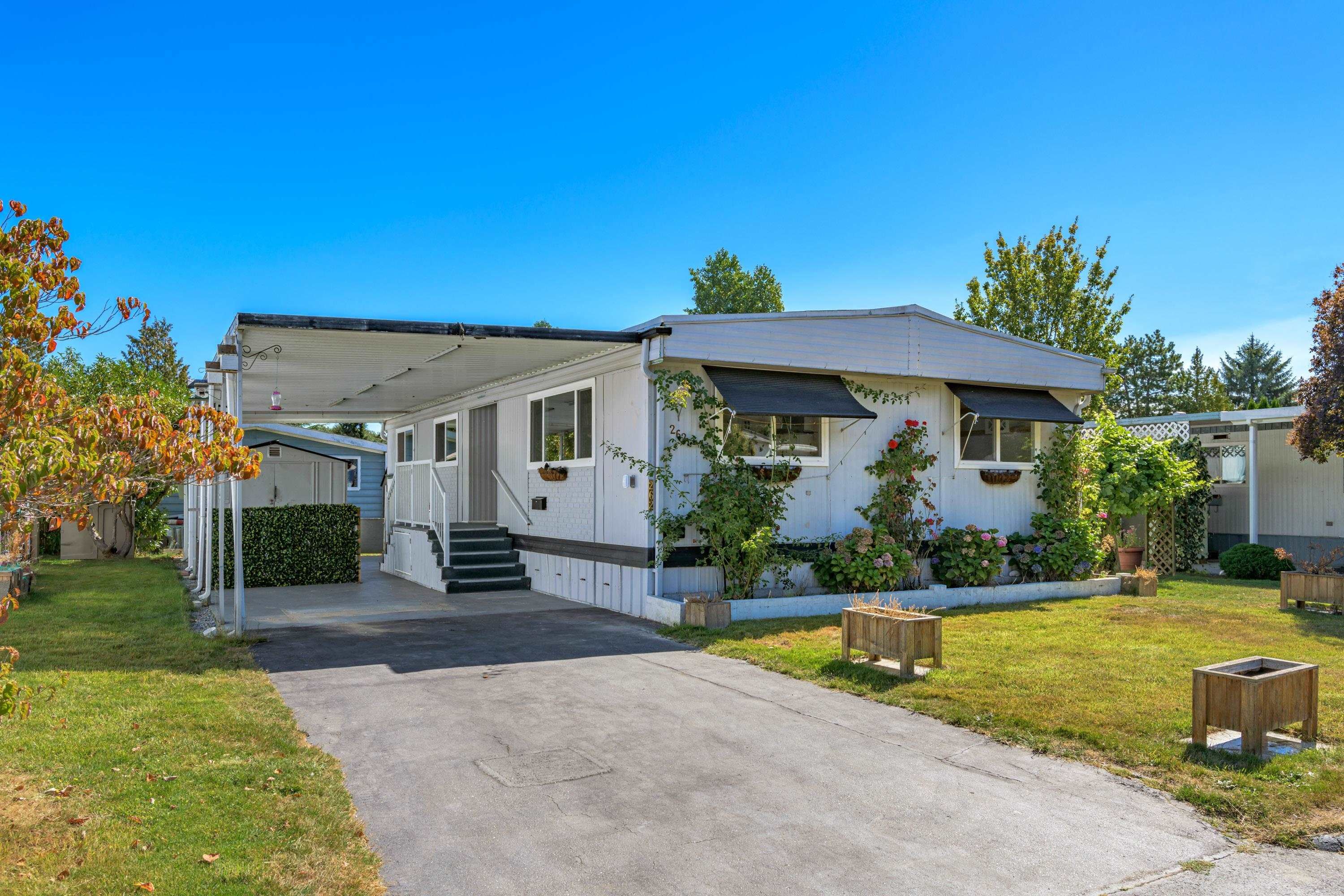 Main Photo: 262 1840 160 Street in Surrey: King George Corridor Manufactured Home for sale in "Breakaway Bays" (South Surrey White Rock)  : MLS®# R2741752