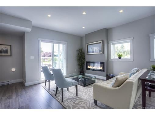 Main Photo: 124 2737 Jacklin Rd in VICTORIA: La Langford Proper Row/Townhouse for sale (Langford)  : MLS®# 749149