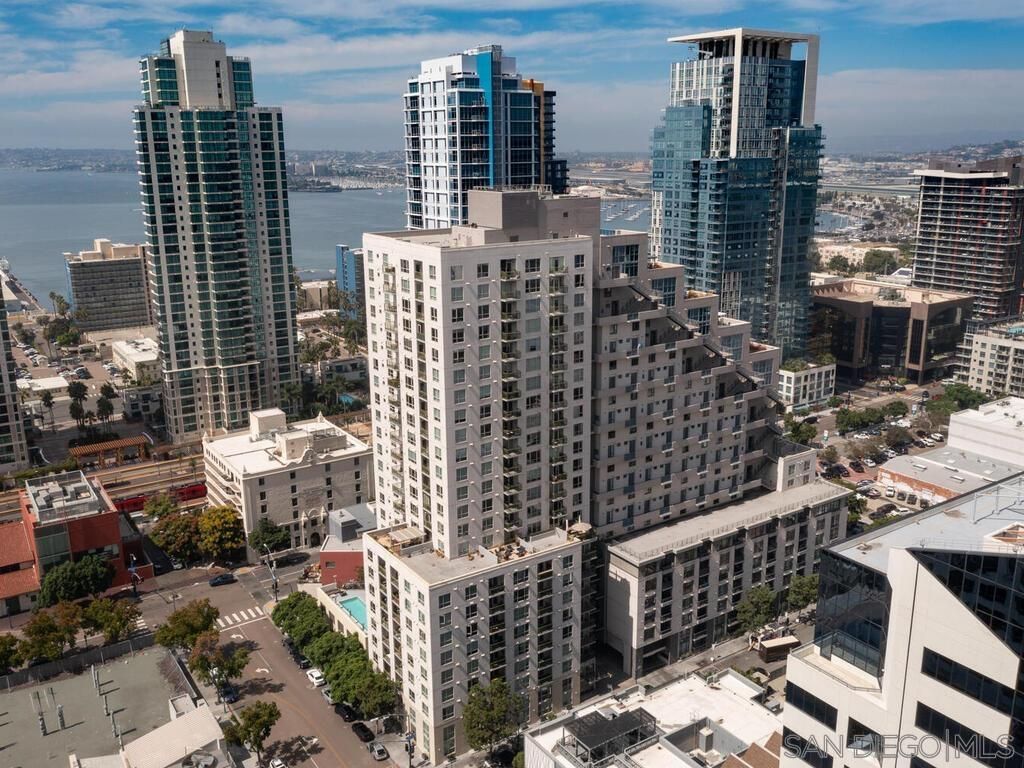 Main Photo: DOWNTOWN Condo for sale : 1 bedrooms : 1240 India St #315 in San Diego