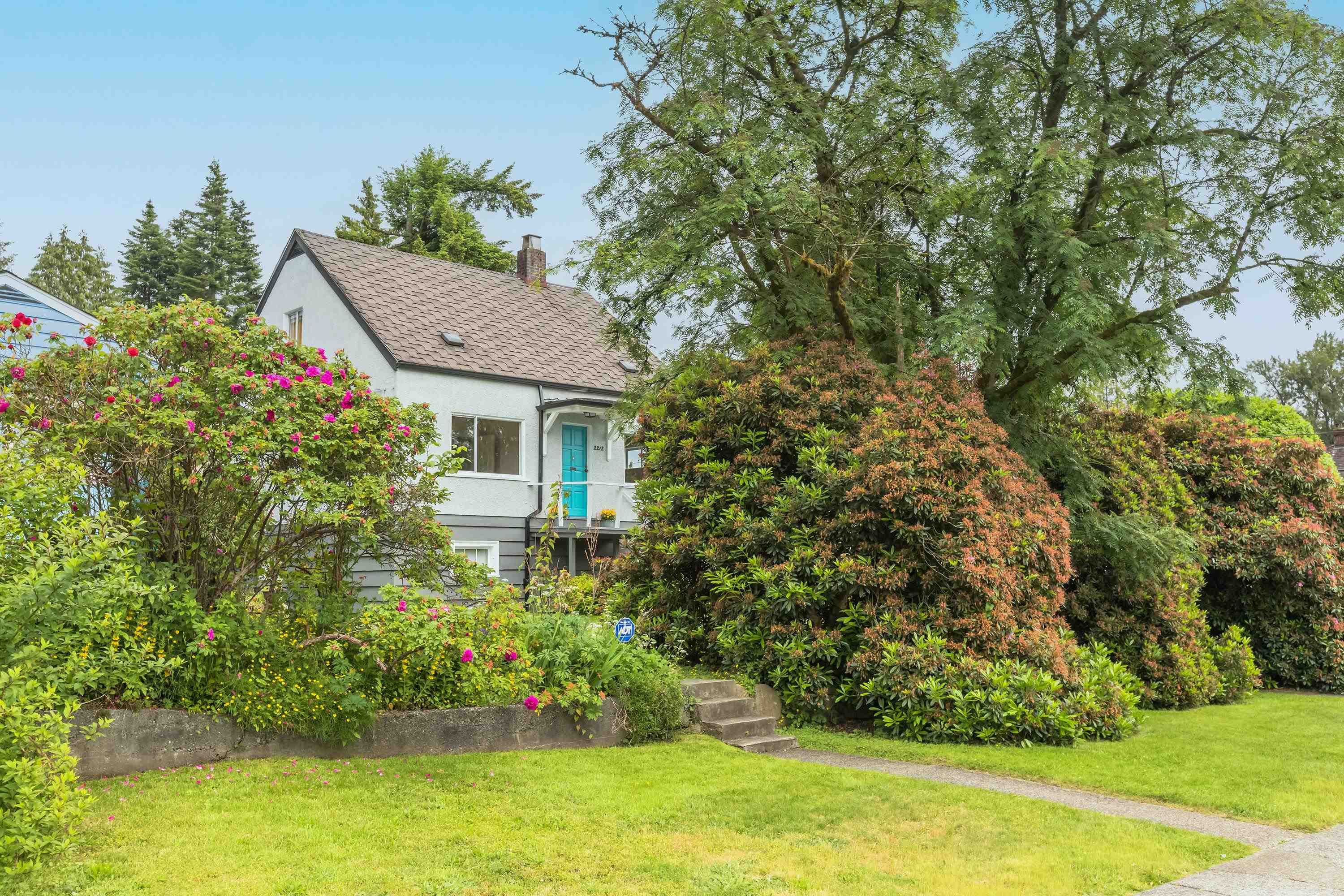 Main Photo: 2212 MAHON Avenue in North Vancouver: Central Lonsdale House for sale : MLS®# R2701861