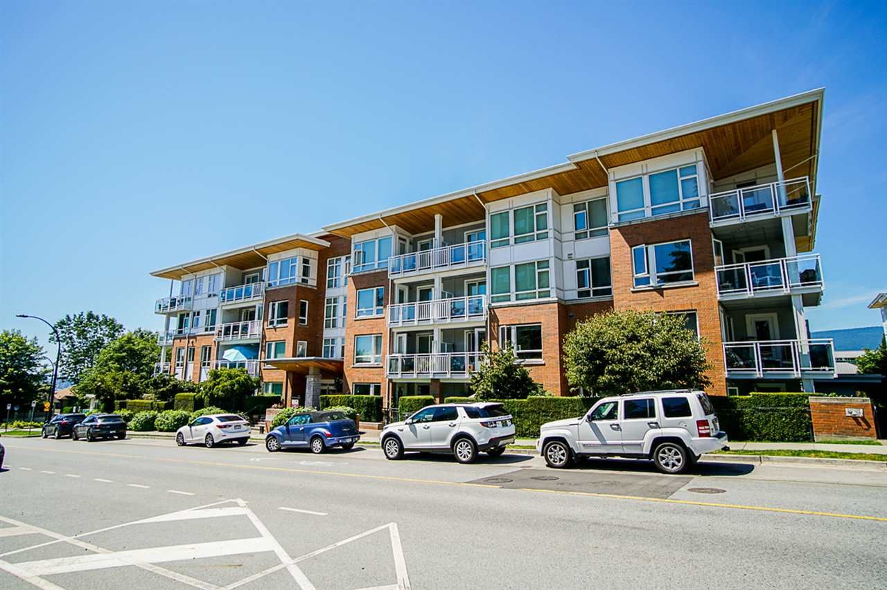 Main Photo: 304 717 CHESTERFIELD Avenue in North Vancouver: Central Lonsdale Condo for sale in "The Residences at Queen Mary by Polygon" : MLS®# R2478604
