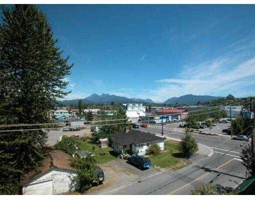 Main Photo: 439 22661 LOUGHEED HY in Maple Ridge: East Central Condo for sale in "GOLDEN EARS GATE" : MLS®# V551034