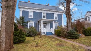 Photo 1: 419 Main Street in Liverpool: 406-Queens County Residential for sale (South Shore)  : MLS®# 202302368