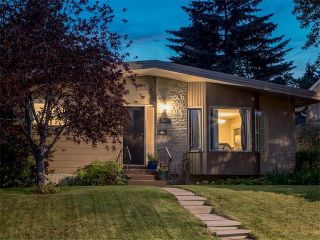 Photo 1: 5007 48 Street NW in Calgary: Varsity Acres House for sale : MLS®# C4021918