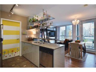 Photo 3: 907 1438 RICHARDS Street in Vancouver: Yaletown Condo for sale in "AZURA ONE" (Vancouver West)  : MLS®# V990481