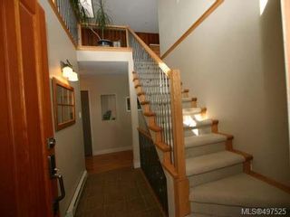 Photo 2: 581 Andrew Ave in COMOX: CV Comox Peninsula House for sale (Comox Valley)  : MLS®# 497525