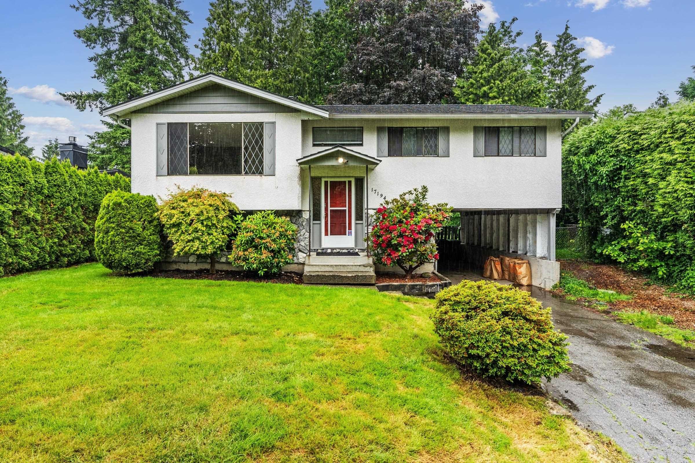 Main Photo: 17194 JERSEY Drive in Surrey: Cloverdale BC House for sale (Cloverdale)  : MLS®# R2699415