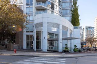 Photo 2: 802 1201 MARINASIDE Crescent in Vancouver: Yaletown Condo for sale (Vancouver West)  : MLS®# R2847314
