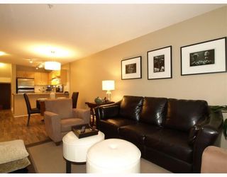 Photo 1: 113-332 Lonsdale Avenue in North Vancouver: Lower Lonsdale Condo for sale in "CALYPSO" : MLS®# V790136