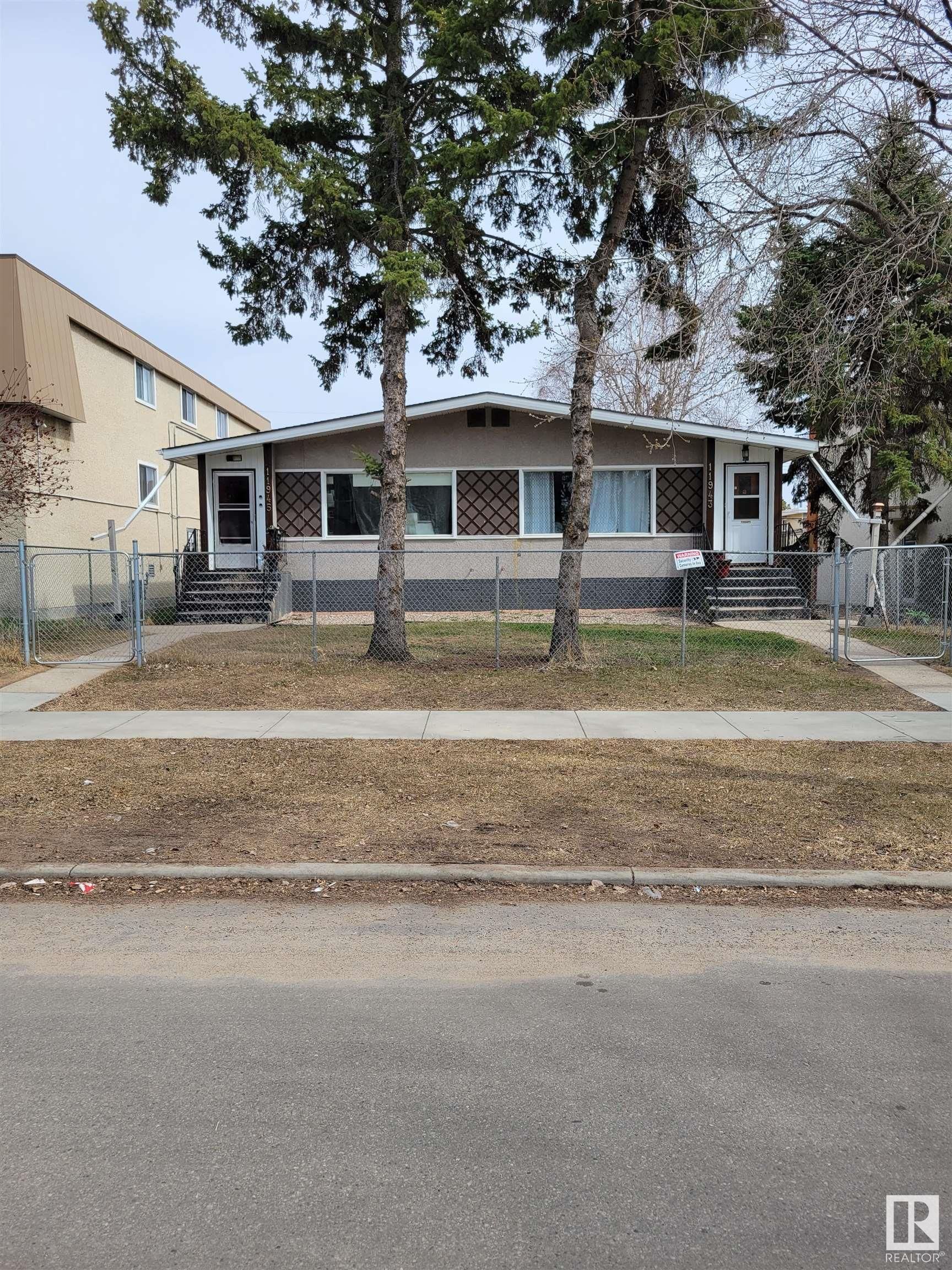 Main Photo: 11943 104 Street in Edmonton: Zone 08 House Duplex for sale : MLS®# E4295675