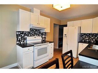 Photo 7: 504 Salton Dr in VICTORIA: Co Triangle House for sale (Colwood)  : MLS®# 703189