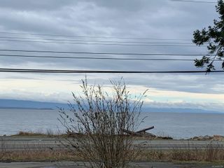 Photo 2: 3856 S Island Hwy in Campbell River: CR Campbell River South Full Duplex for sale : MLS®# 869399