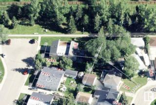 Photo 2: 7819 176 Street in Edmonton: Zone 20 House Half Duplex for sale : MLS®# E4375104