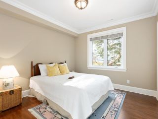 Photo 33: 14480 MAGDALEN Crescent: White Rock House for sale in "West White Rock" (South Surrey White Rock)  : MLS®# R2671784