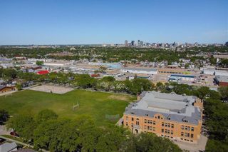 Photo 5: 678 Spruce Street in Winnipeg: West End Residential for sale (5C)  : MLS®# 202113196