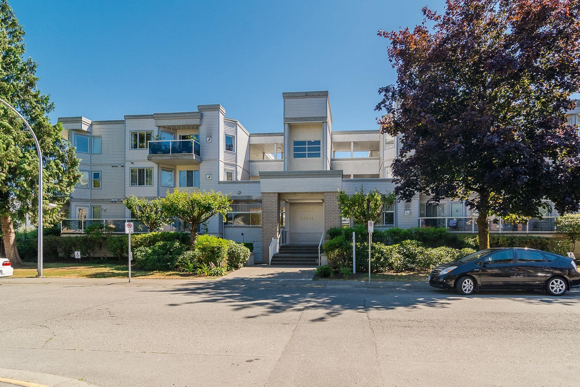 Main Photo: 305 20240 54A Avenue in Langley: Langley City Condo for sale in "ARBUTUS COURT" : MLS®# R2768739