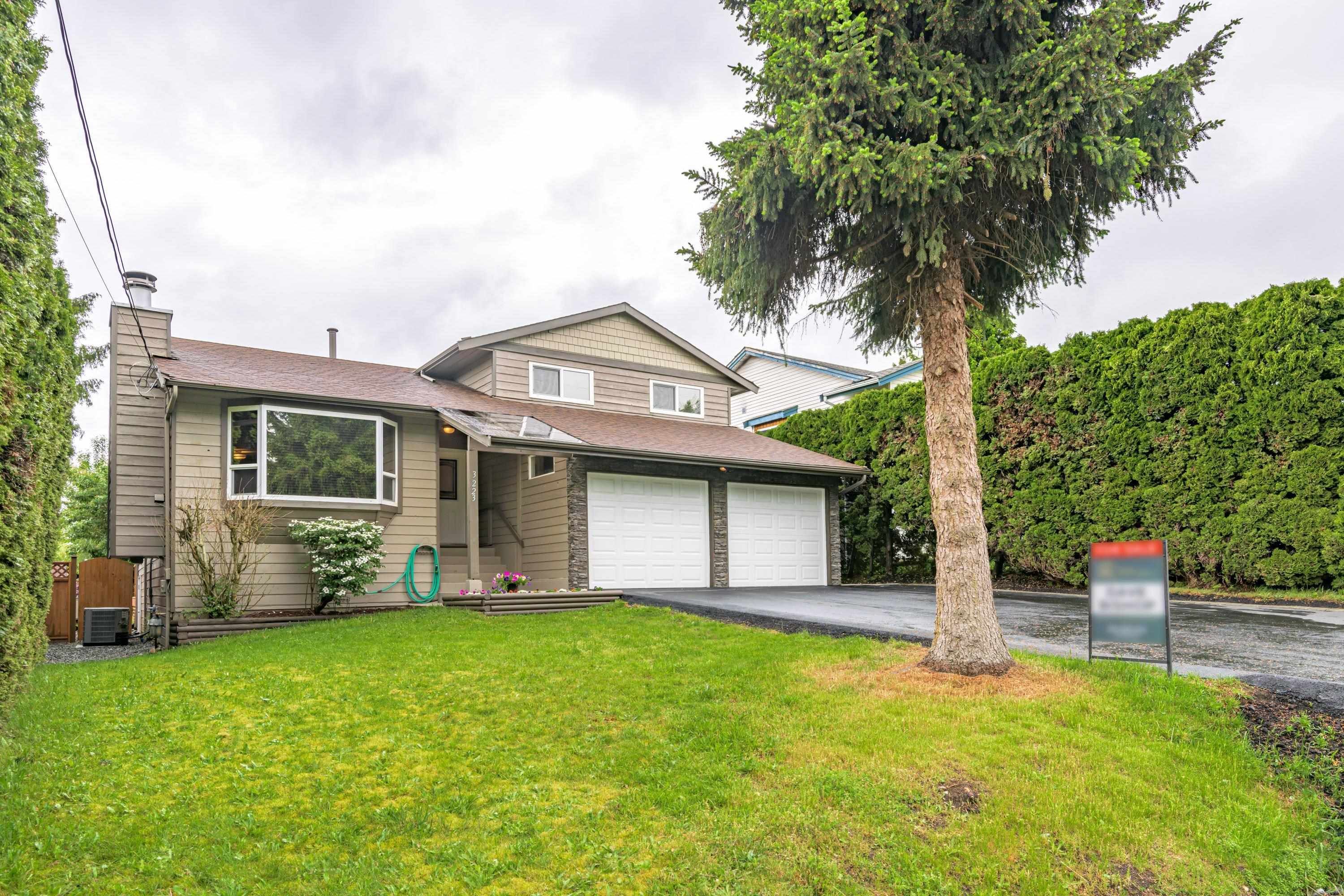 Main Photo: 3223 275 Street in Langley: Aldergrove Langley House for sale : MLS®# R2695924