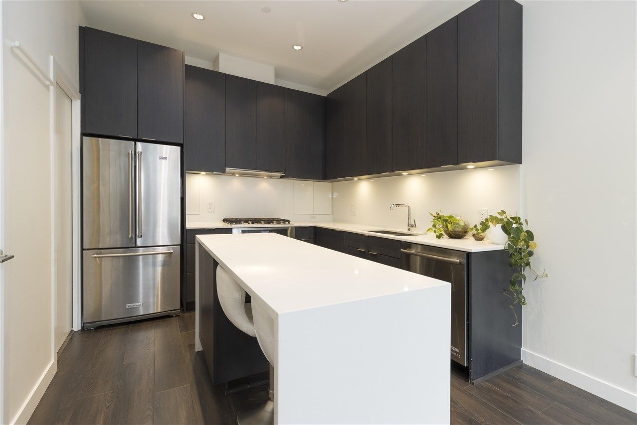 Photo 2: Photos: 131 E 1ST Avenue in Vancouver: Mount Pleasant VE Townhouse for sale in "BLOCK 100" (Vancouver East)  : MLS®# R2679042