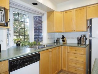 Photo 8: 214 2320 W 40TH Avenue in Vancouver: Kerrisdale Condo for sale in "MANOR GARDENS" (Vancouver West)  : MLS®# R2061277