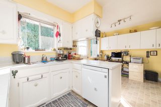 Photo 11: 2918 LAURNELL Crescent in Abbotsford: Central Abbotsford House for sale : MLS®# R2730887