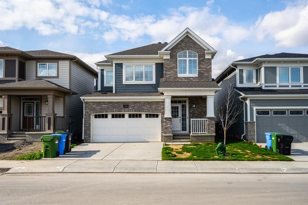 Main Photo: 40 YORKSTONE Heath SW in Calgary: Yorkville Detached for sale : MLS®# A2001184