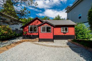 Photo 1: 38025 SIXTH Avenue in Squamish: Downtown SQ House for sale : MLS®# R2701993