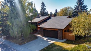 Photo 1: 115 Oakside Close SW in Calgary: Oakridge Detached for sale : MLS®# A2004048
