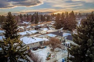 Photo 2: 59 Harrow Crescent SW in Calgary: Haysboro Residential for sale ()  : MLS®# A1051212