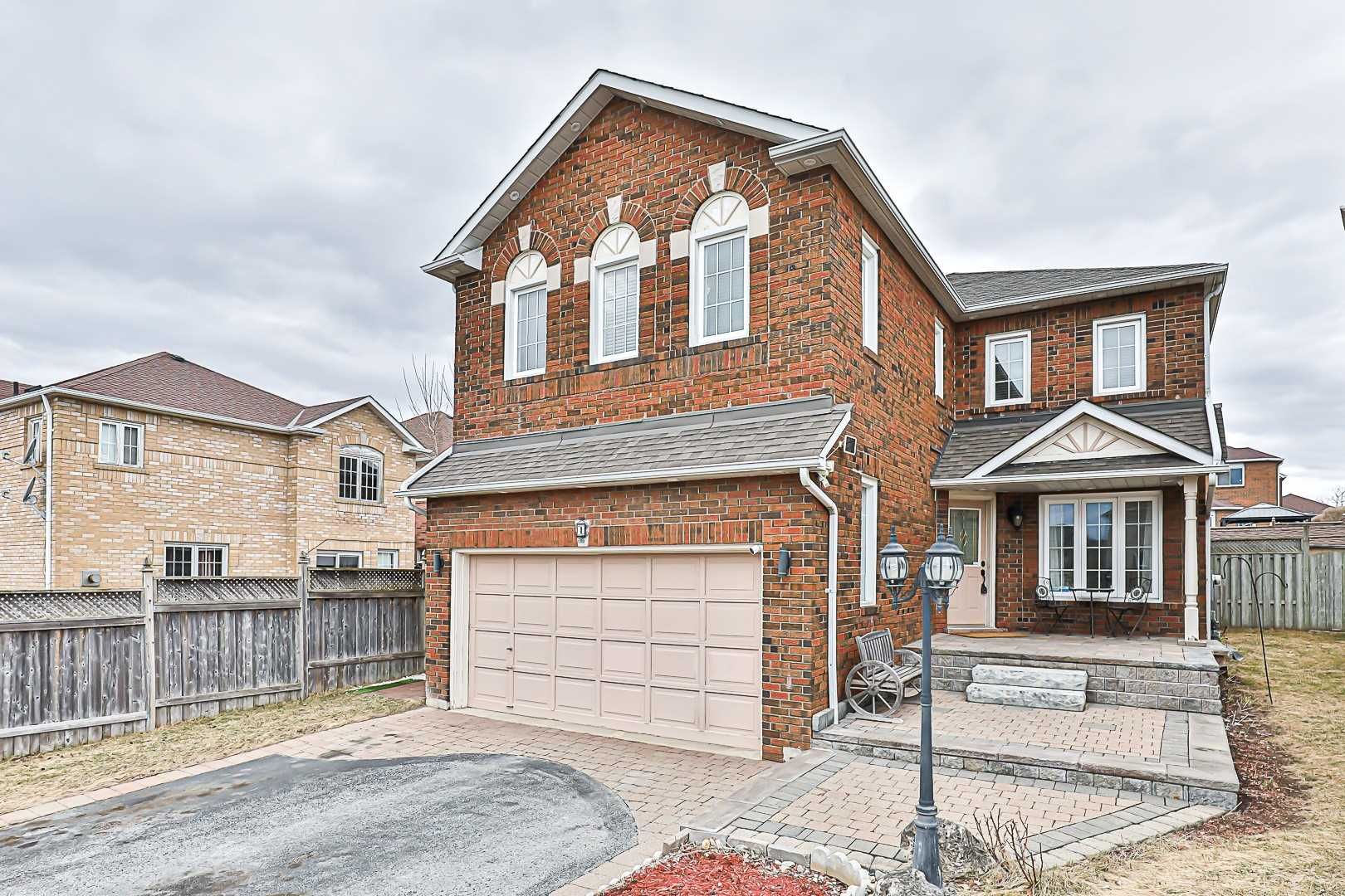 Main Photo: 4 Tawn Crescent in Ajax: Central House (2-Storey) for sale : MLS®# E5559752