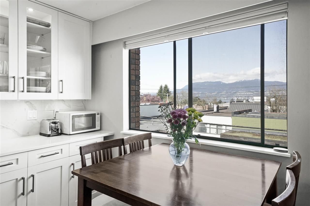Main Photo: 307 2080 MAPLE Street in Vancouver: Kitsilano Condo for sale in "Maple Manor" (Vancouver West)  : MLS®# R2562068